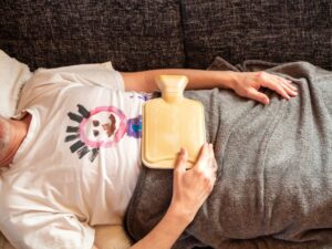 Hausmittel gegen Magenschmerzen – 10 natürliche Tipps